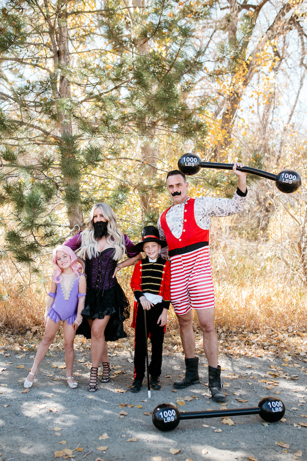 halloween costumes family of four